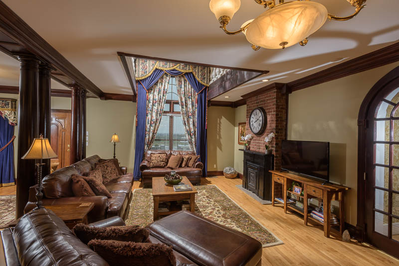 Couching and a tv inside the living room at the longview estate in lancaster, kentucky.