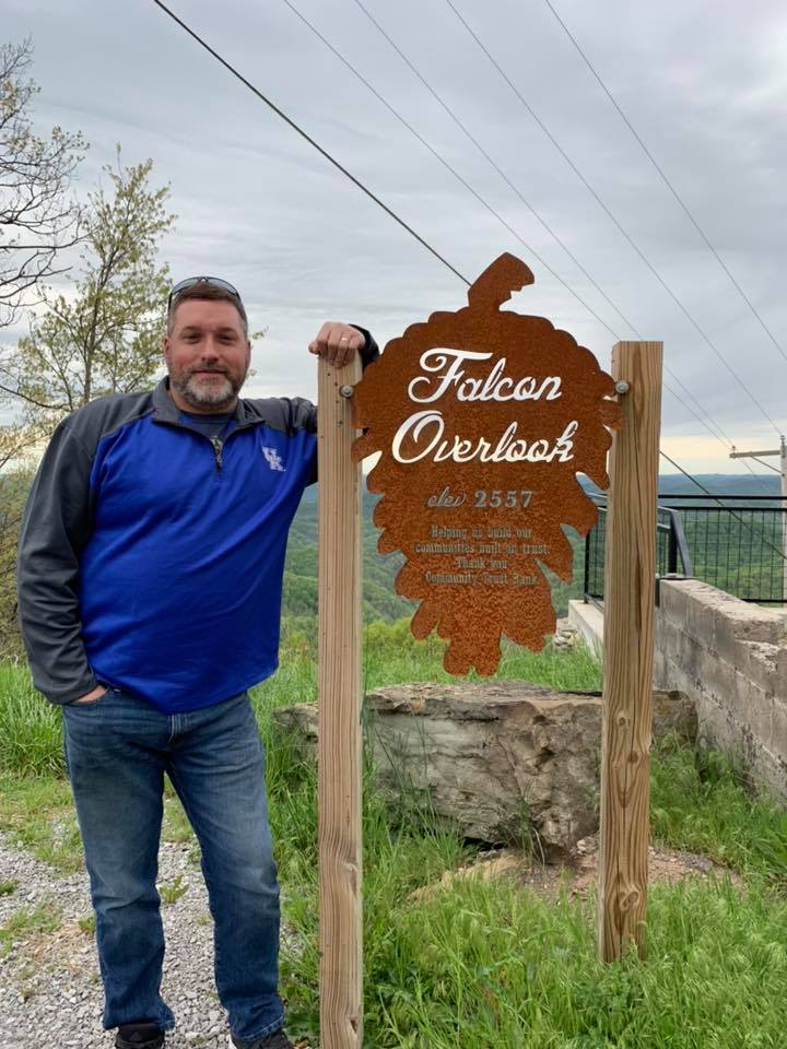 Rod Back owns Rustic Rooster Custom Metal in Whitesburg, Kentucky. MACED provides business financing in Eastern Kentucky